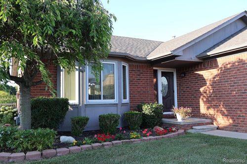 23643 Shepherd Ln, Macomb, MI, 48042-5516 | Card Image