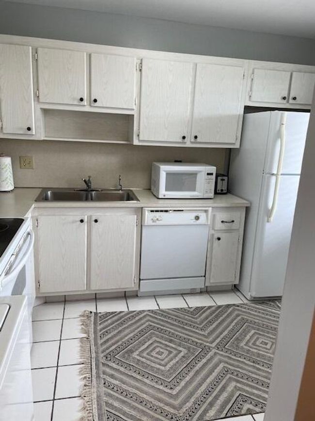 APT-302 - 4070 Tivoli Ct, Condo with 2 bedrooms, 2 bathrooms and null parking in Lake Worth FL | Image 13