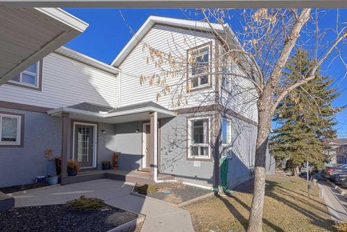 1701 Signal Hill Green Sw, Home with 3 bedrooms, 3 bathrooms and 1 parking in Calgary AB | Card Image