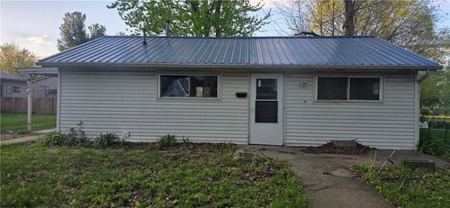 304 Gilbert St, Rossville, IL, 60963-1130 | Card Image