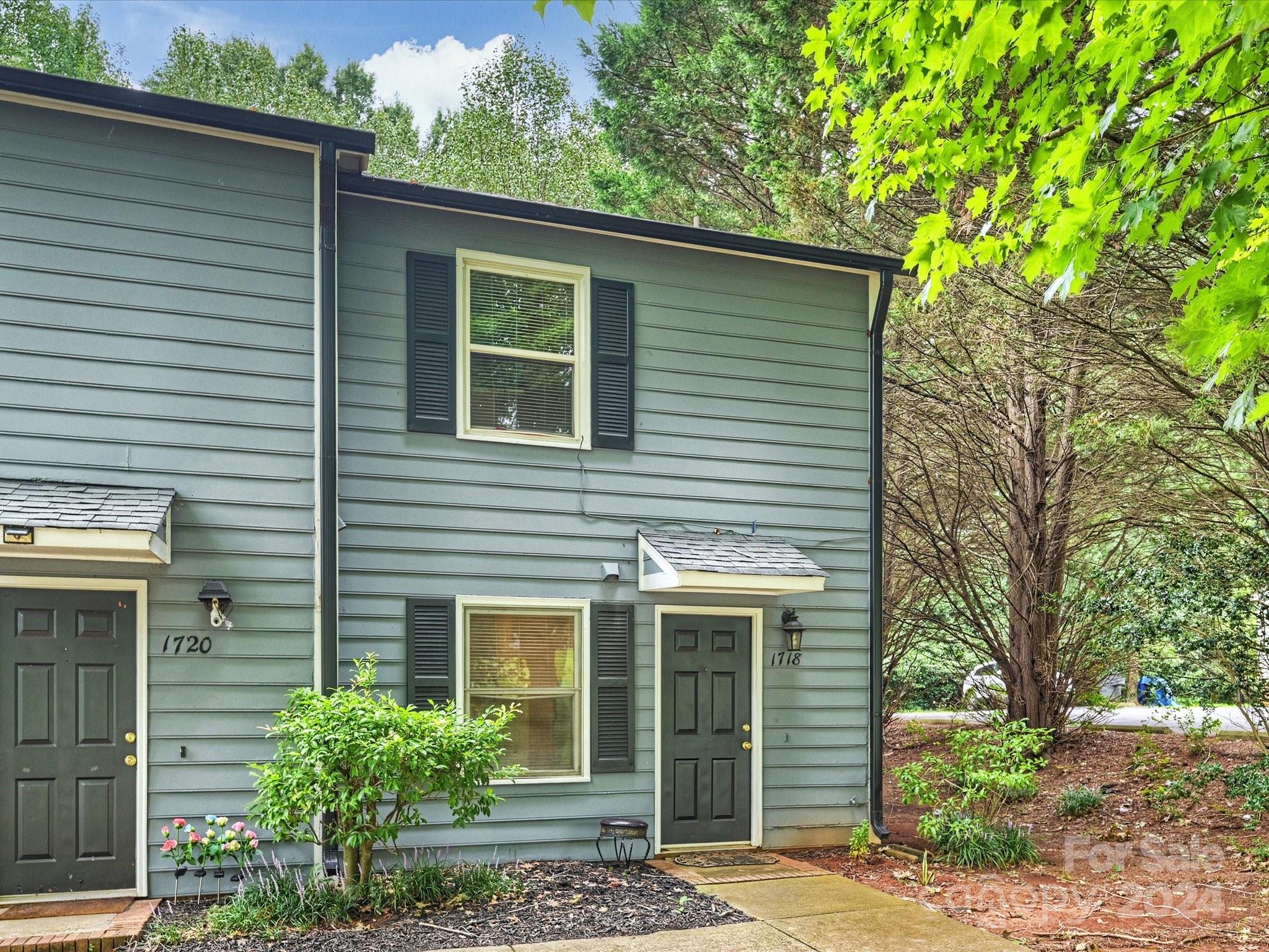 Village Lake Dr, Charlotte, NC 28212