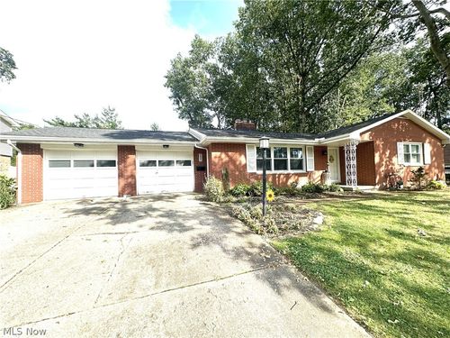 750 Bittersweet Dr Ne, Massillon, OH, 44646-4998 | Card Image