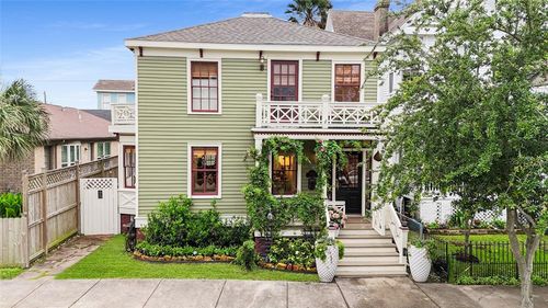 1305 Post Office St, Galveston, TX, 77550-5042 | Card Image