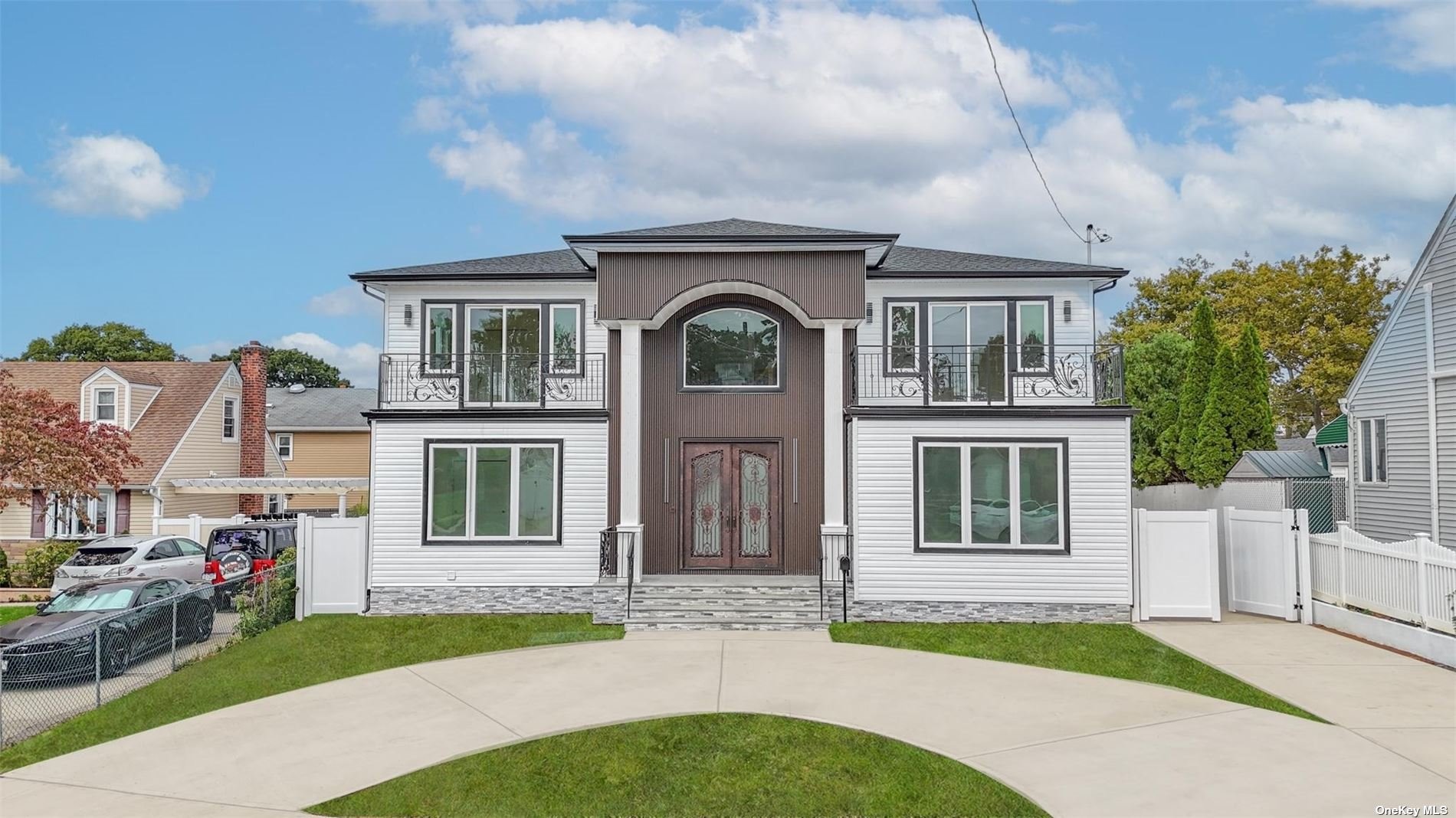 L St, Elmont, NY 11003