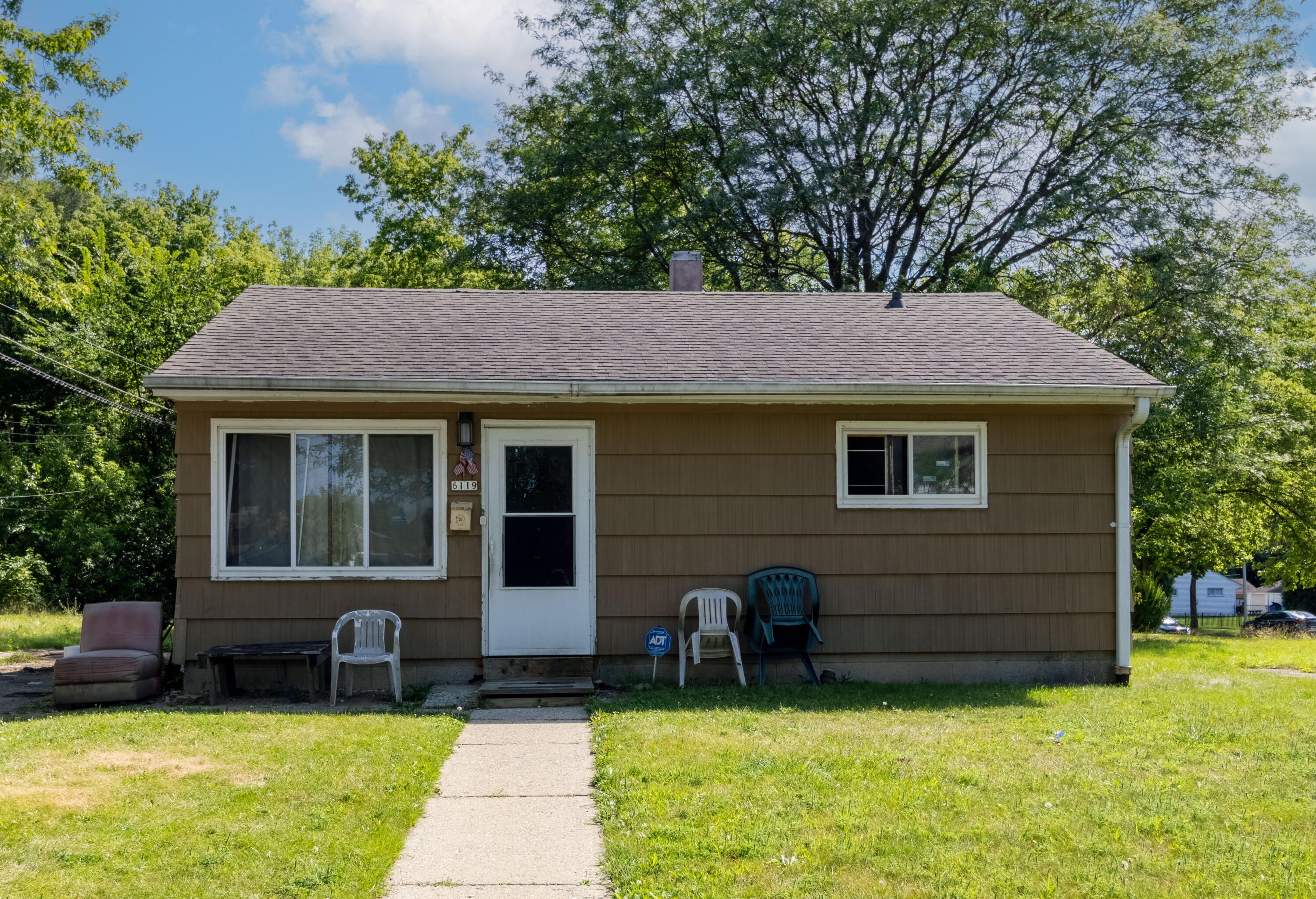 Carmen Ave, Milwaukee, WI 53218
