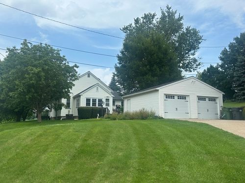 1363 2nd Ave S, Clinton, IA, 52732-5461 | Card Image