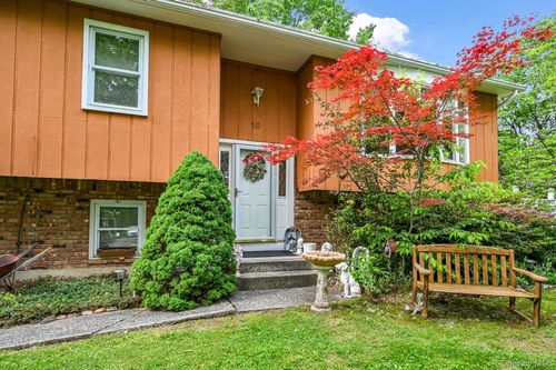10 Catawba Dr, West Nyack, NY, 10994-2335 | Card Image