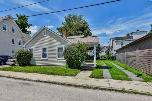 1 Oak St, Nashua, NH, 03060-6418 | Card Image