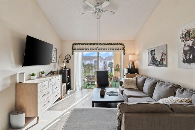 APT-310 - 2620 S University Dr, Condo with 3 bedrooms, 2 bathrooms and null parking in Davie FL | Image 6