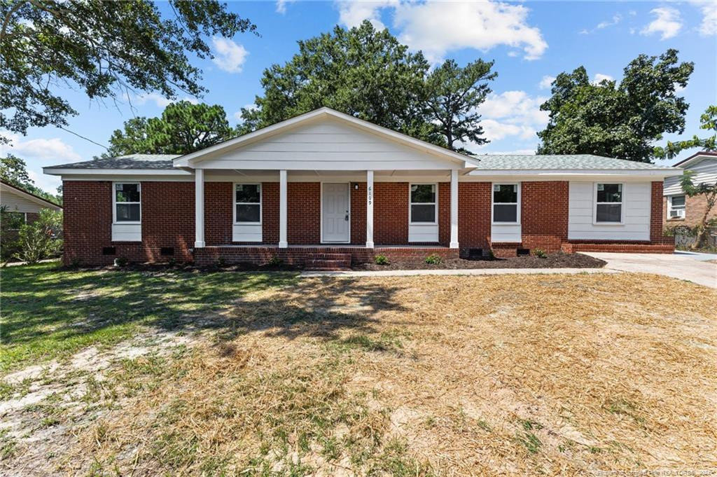 Conaway Dr, Fayetteville, NC 28314