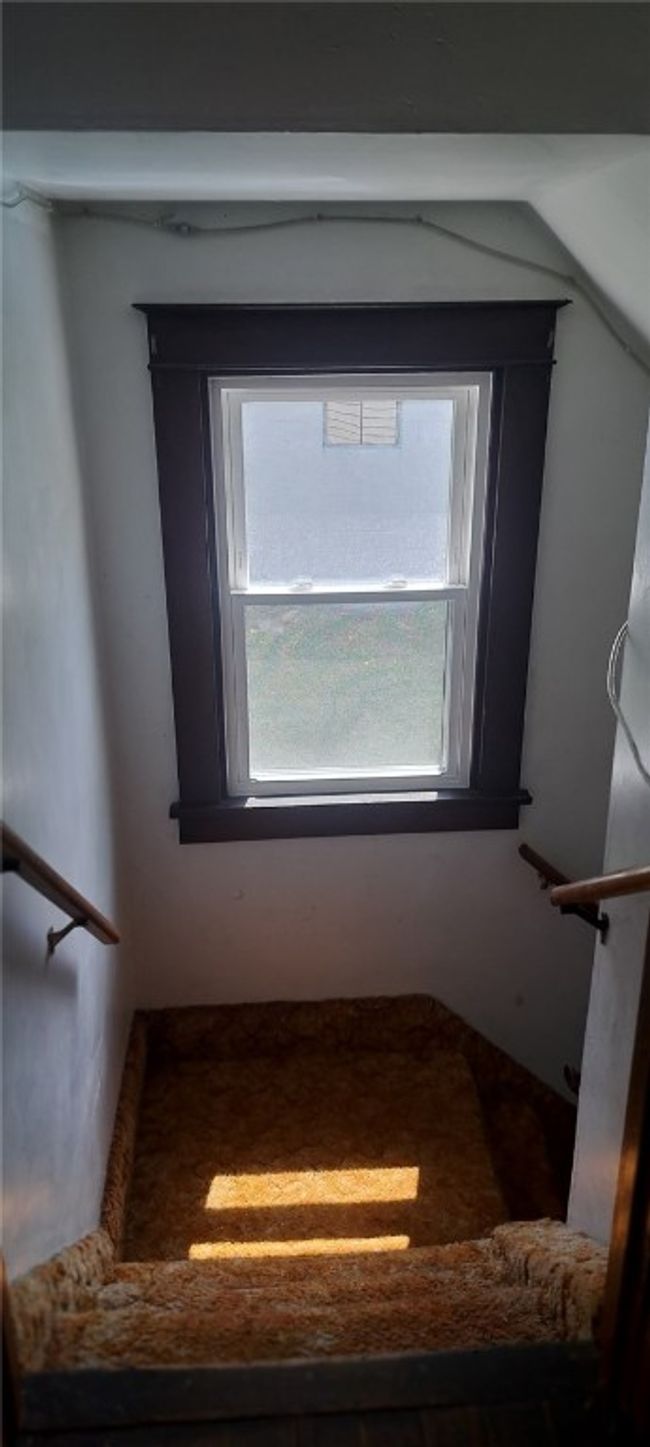 1017 Virginia St, House other with 4 bedrooms, 2 bathrooms and 3 parking in Jeannette PA | Image 14