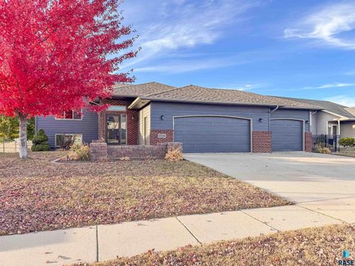 2713 N Vincent Ave, Sioux Falls, SD, 57107-1805 | Card Image
