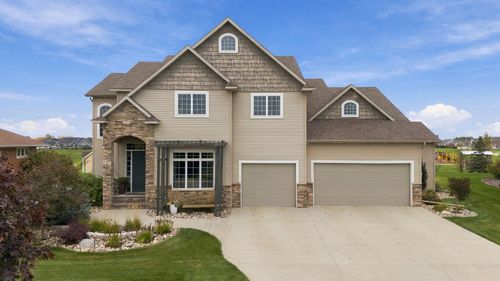 5827 Silverleaf Dr S, Fargo, ND, 58104-7125 | Card Image
