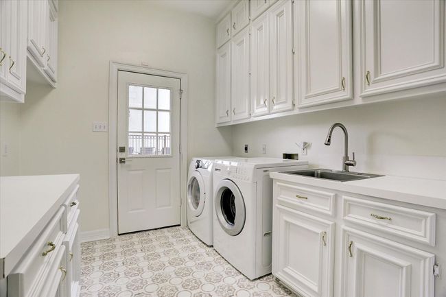 5411 Pine St, House other with 5 bedrooms, 5 bathrooms and 3 parking in Bellaire TX | Image 44
