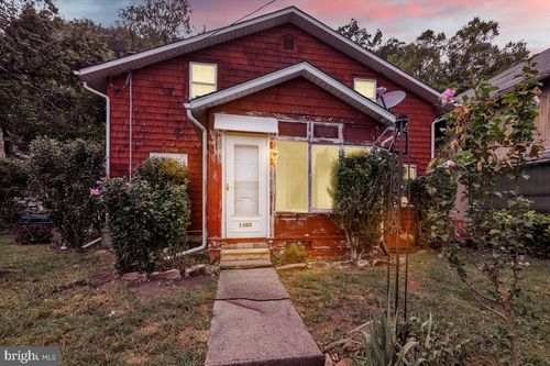 1300 Carsonia Ave, READING, PA, 19606-1007 | Card Image