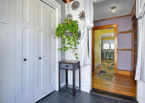 16 Willow St, Brattleboro, VT, 05301-6538 | Card Image