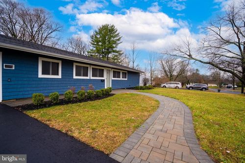 127 Kendall Rd, KENDALL PARK, NJ, 08824-1247 | Card Image