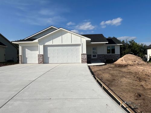 10606 W Graber Cir, Wichita, KS, 67215-5601 | Card Image
