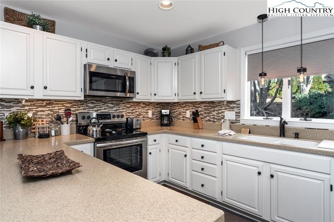 ROBIN-2 - 934 Chetola Lake Drive, Condo with 2 bedrooms, 2 bathrooms and null parking in Blowing Rock NC | Image 10