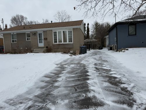 2-5 Lawrence Cres, Brampton, ON, L6W2P2 | Card Image
