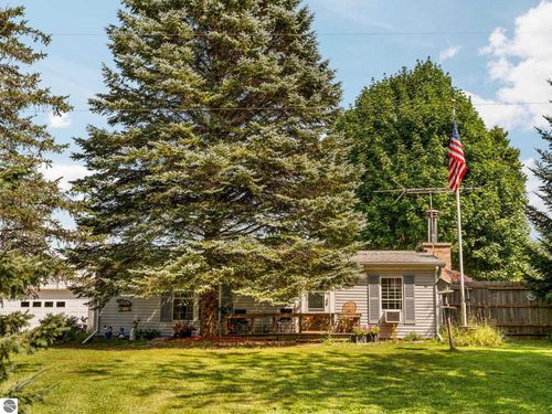 8645 Rahe Rd, Kingsley, MI, 49649-9733 | Card Image