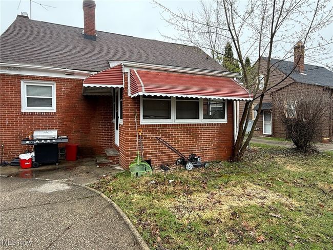 Back of home | Image 5