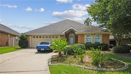 213 Chimaera Ln, Slidell, LA, 70458-9003 | Card Image