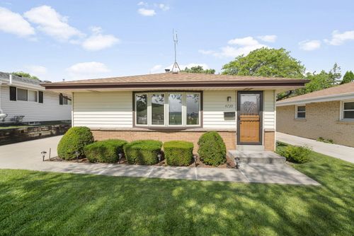 4739 S 20th St, Milwaukee, WI, 53221-2809 | Card Image
