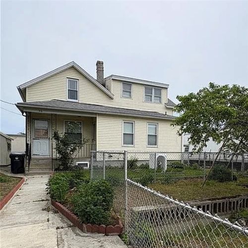 46 Humboldt Ave, Pawtucket, RI, 02860-3555 | Card Image
