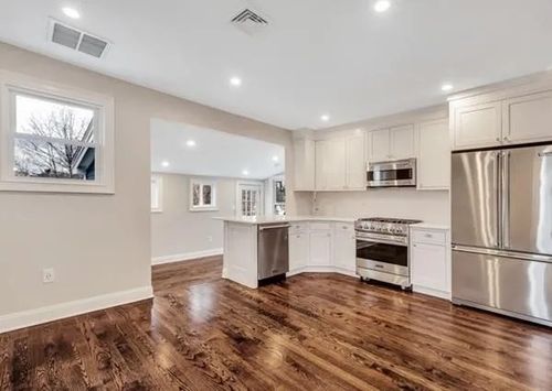2-31 Oak St, Wellesley, MA, 02482-4722 | Card Image