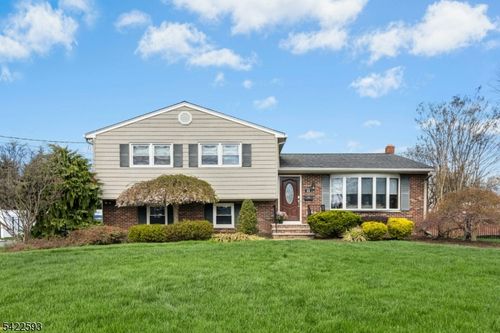 46 Surrey Rd, Clark, NJ, 07066-3017 | Card Image