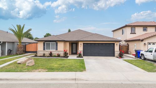 751 S Indiana St, Porterville, CA, 93257-7846 | Card Image