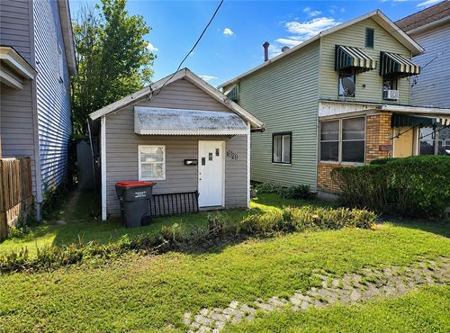 1510 3rd Ave, Beaver Falls, PA, 15010-4139 | Card Image