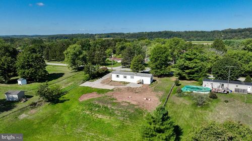 4391 Schoolhouse Rd, DOVER, PA, 17315-3255 | Card Image
