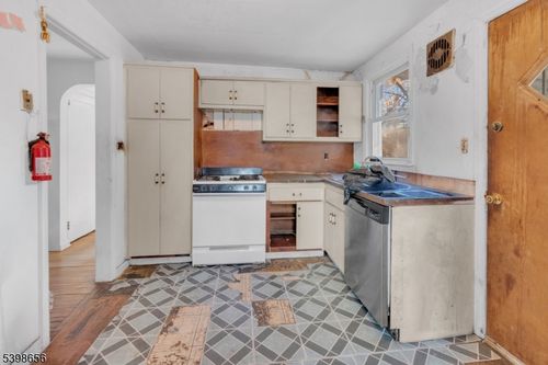 141 Lenox Ave, Irvington, NJ, 07111-2043 | Card Image