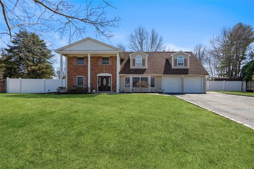 3 Mary Lu Dr, Holtsville, NY, 11742-1021 | Card Image