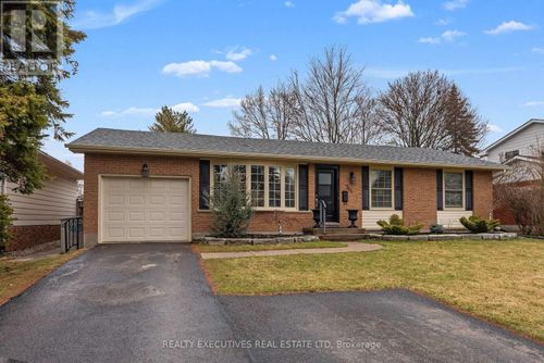 761 Sussex Blvd, Kingston, ON, K7M5B4 | Card Image