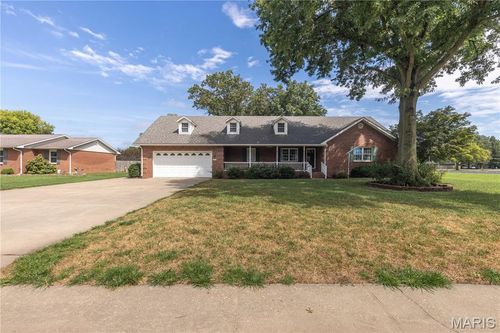210 Holmes Drive, Sikeston, MO, 63801 | Card Image