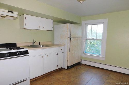 130 James St, Rosendale, NY, 12472-9718 | Card Image