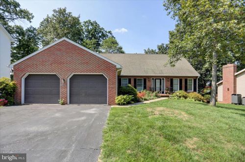 6147 Greenbriar Lane, FAYETTEVILLE, PA, 17222 | Card Image