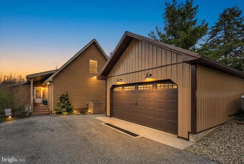 464 Wynonah Dr, AUBURN, PA, 17922-9576 | Card Image