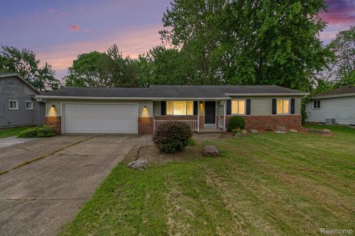 2055 Gerard St, Flint, MI, 48507-3511 | Card Image