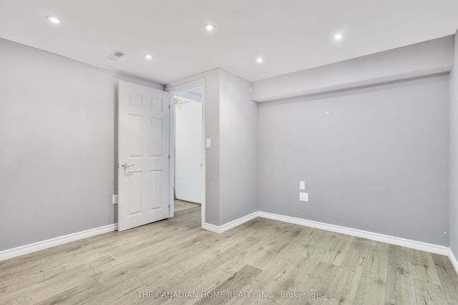 6596 Harmony Ave, House attached with 4 bedrooms, 2 bathrooms and 3 parking in Niagara Falls ON | Image 41