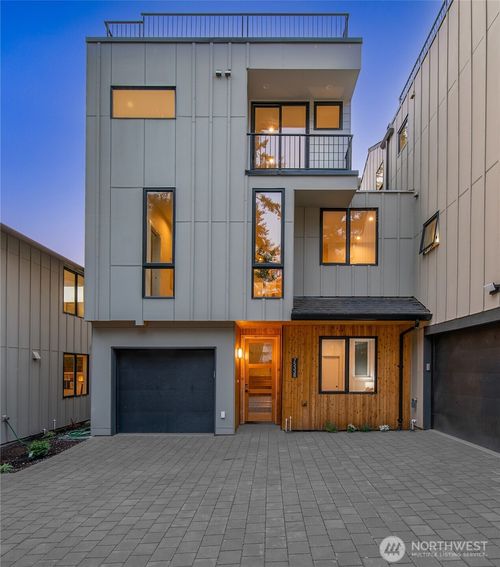 b-7533 31st Ave Ne, Seattle, WA, 98115-4701 | Card Image