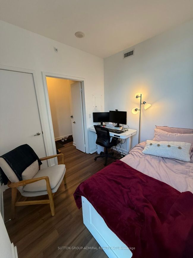 1611 - 210 Simcoe St, Condo with 2 bedrooms, 1 bathrooms and null parking in Toronto ON | Image 11