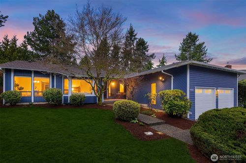 19202 Se 43rd Pl, Issaquah, WA, 98027-9754 | Card Image