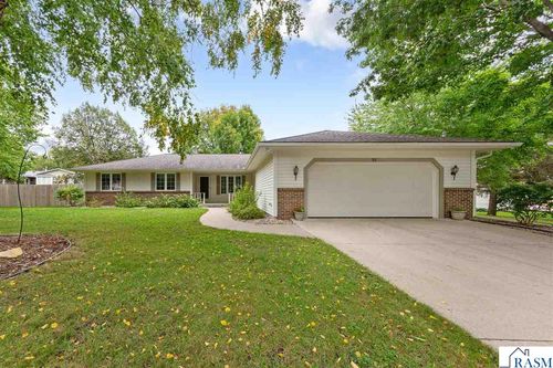 15 Caroletta Ct, Mankato, MN, 56001-4145 | Card Image