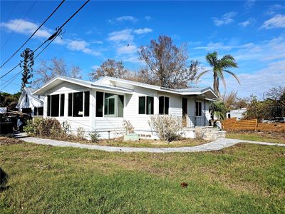 Front of cottage | Image 2