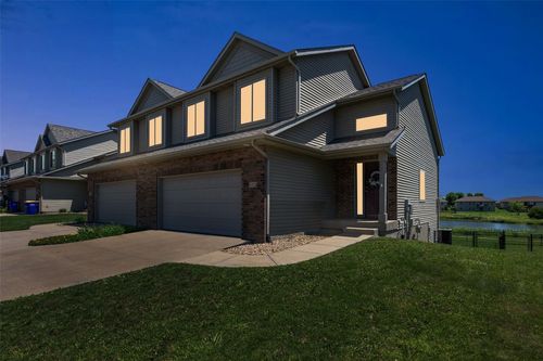 172 S Park Ridge Rd, North Liberty, IA, 52317-9807 | Card Image