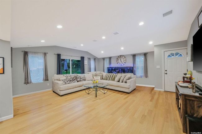6 Mars Rd, House other with 3 bedrooms, 2 bathrooms and null parking in Rocky Point NY | Image 5